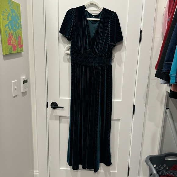 unbranded Dresses & Skirts - Dark Green Velour Ribbed Ruched Waist Women’s Holiday Dress Size XL